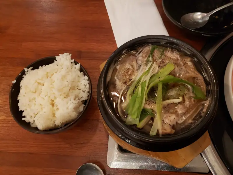 Bulgogi, carne de res coreana marinada y salteada.