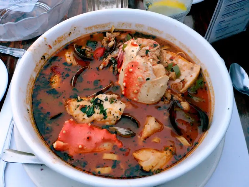 Cioppino: sopa de mariscos con tomate