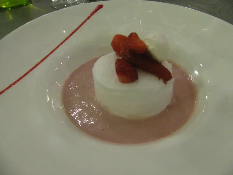 Un plato flotante en el microondas